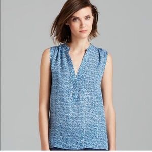 Vince Blue Print Sleeveless Split Neck Top Size Small
